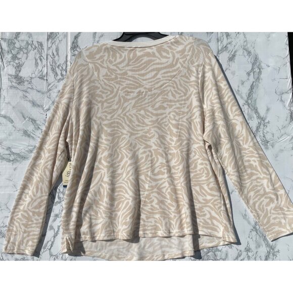 Terra & Sky Womens Plus Size 3X Beige & White Zebra Print Waffle Knit Henley Top - Picture 2 of 5